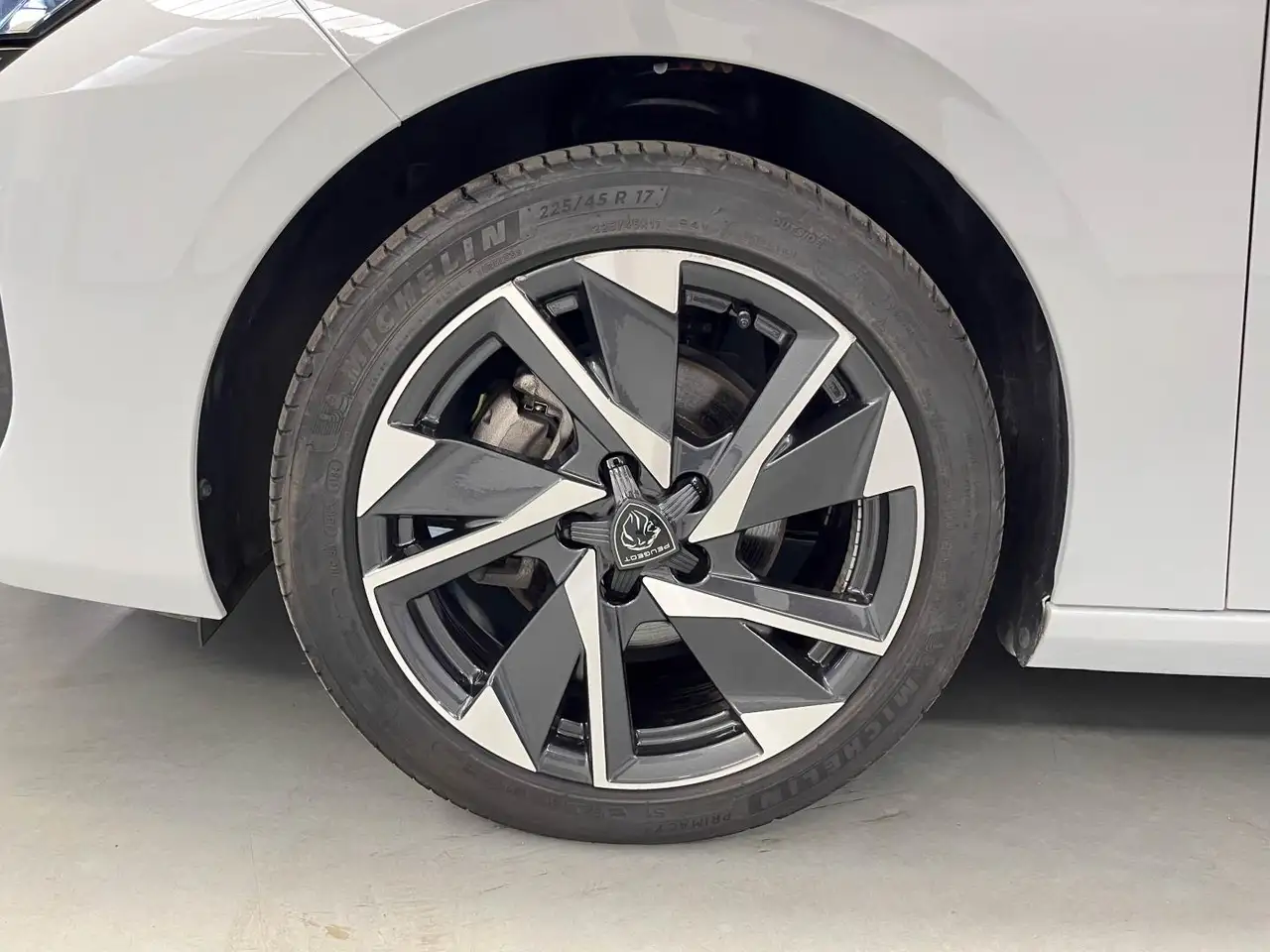 Peugeot 308 5P Allure Gasolina 130 S&S MAN — معرض صور السيارة 19