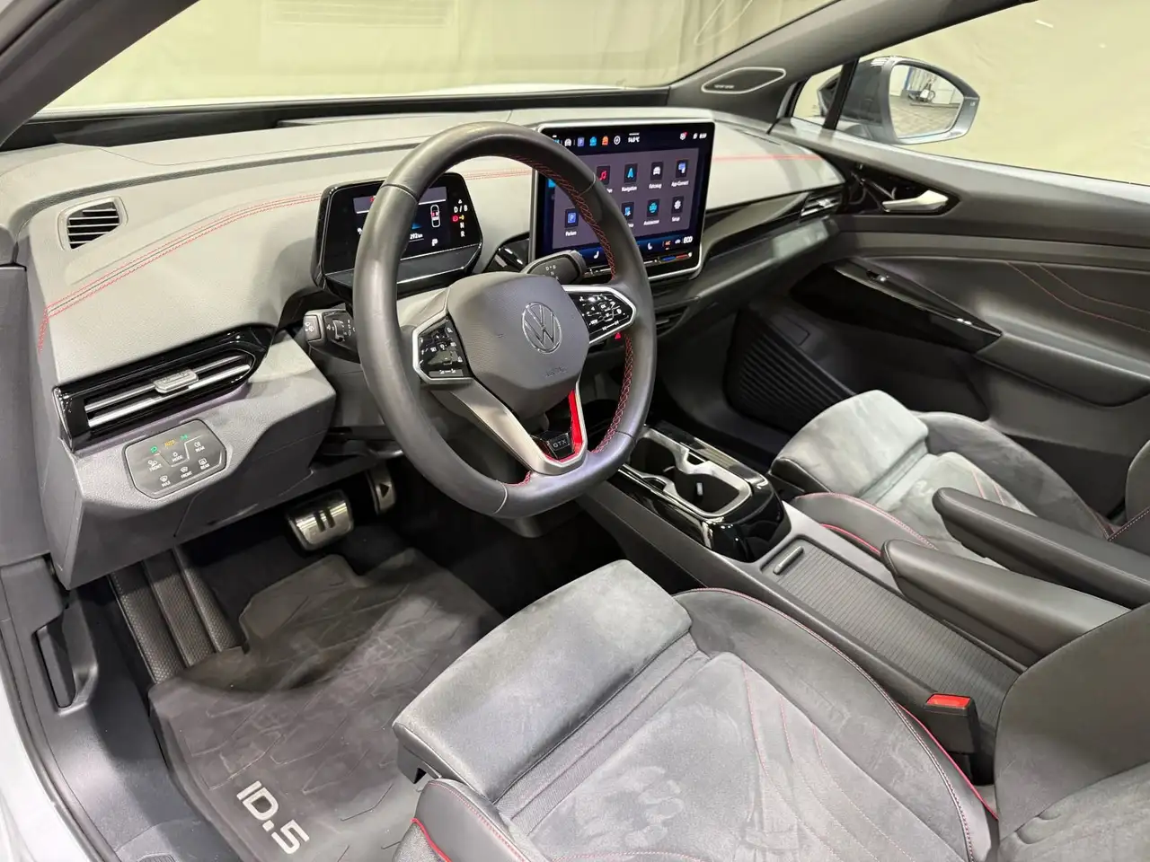 Volkswagen ID.5 GTX | MATRIX NAVI PANO HUD 360°KAMERA AHK — Galería del vehículo 19