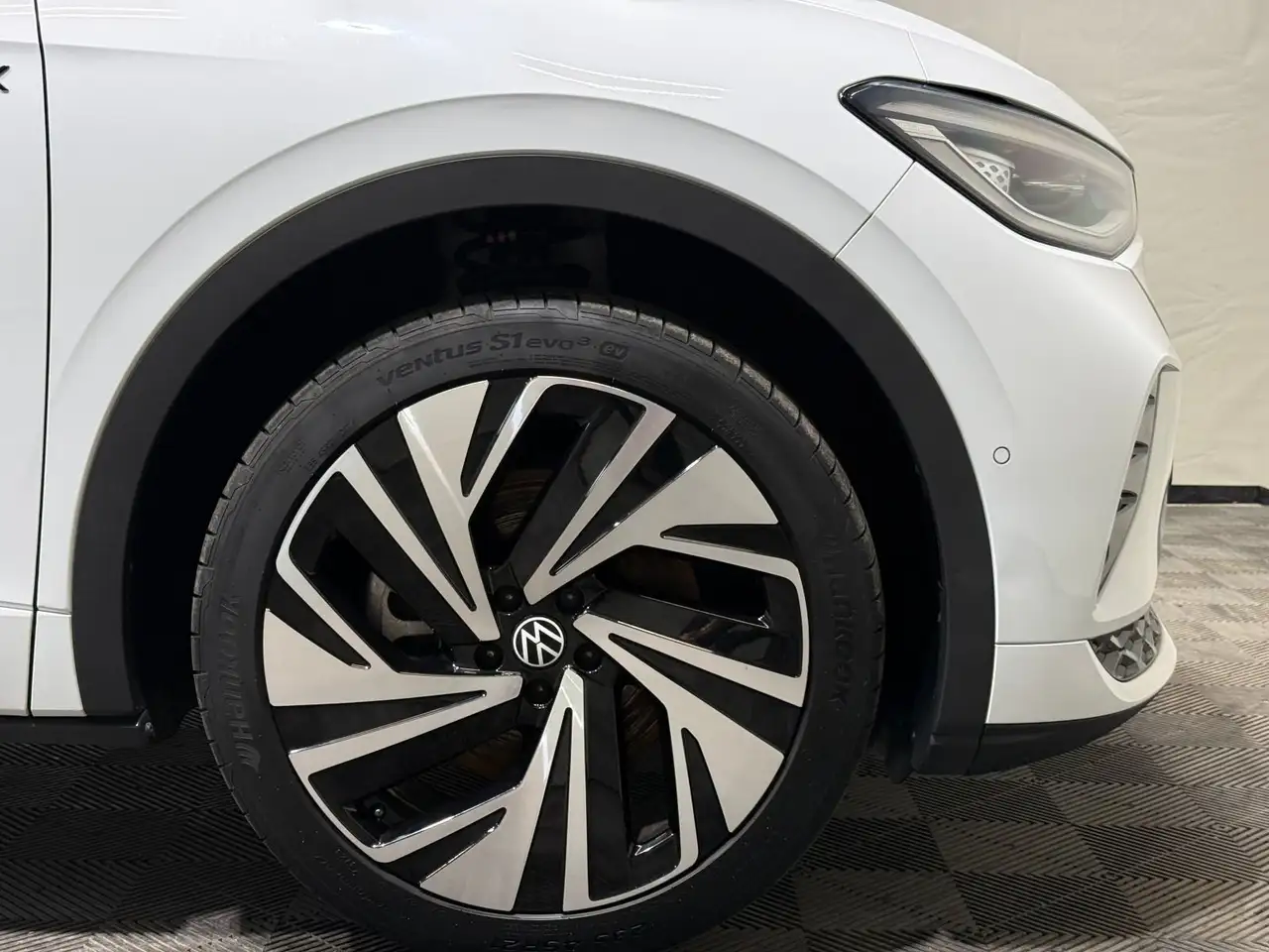 Volkswagen ID.5 GTX | MATRIX NAVI PANO HUD 360°KAMERA AHK — Galería del vehículo 18
