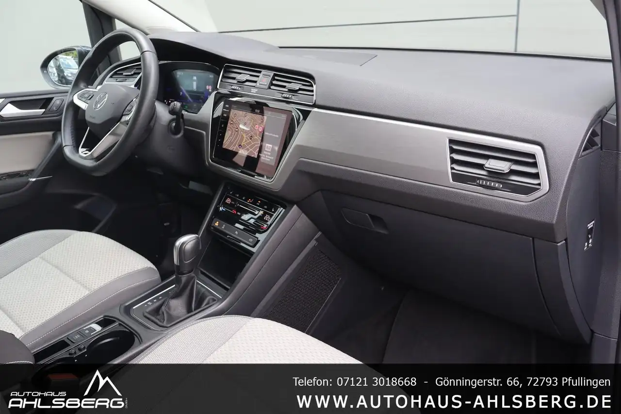 Volkswagen Touran COMFORT/ DIG.C/STAND./PANO/7-SITZ/APP/ACC/AHK — معرض صور السيارة 31