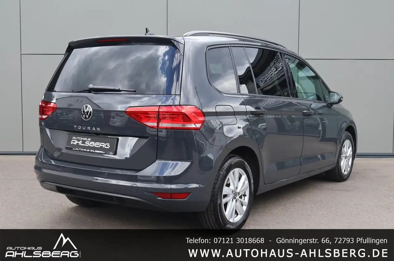 Volkswagen Touran COMFORT/ DIG.C/STAND./PANO/7-SITZ/APP/ACC/AHK — معرض صور السيارة 5