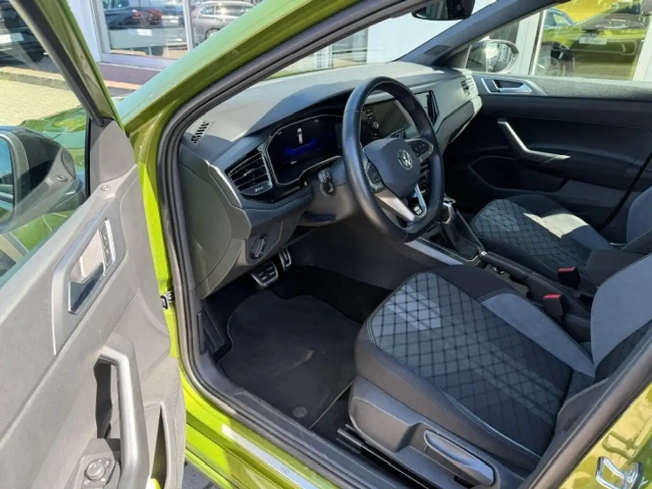 Volkswagen Taigo 1.0 TSI DSG R-Line — معرض صور السيارة 14