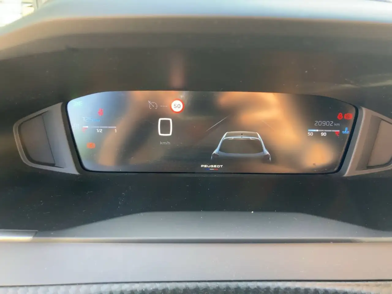 Peugeot 208 1.2 PureTech 100 Allure LED+SHZ+KlimaA+PDC — معرض صور السيارة 19