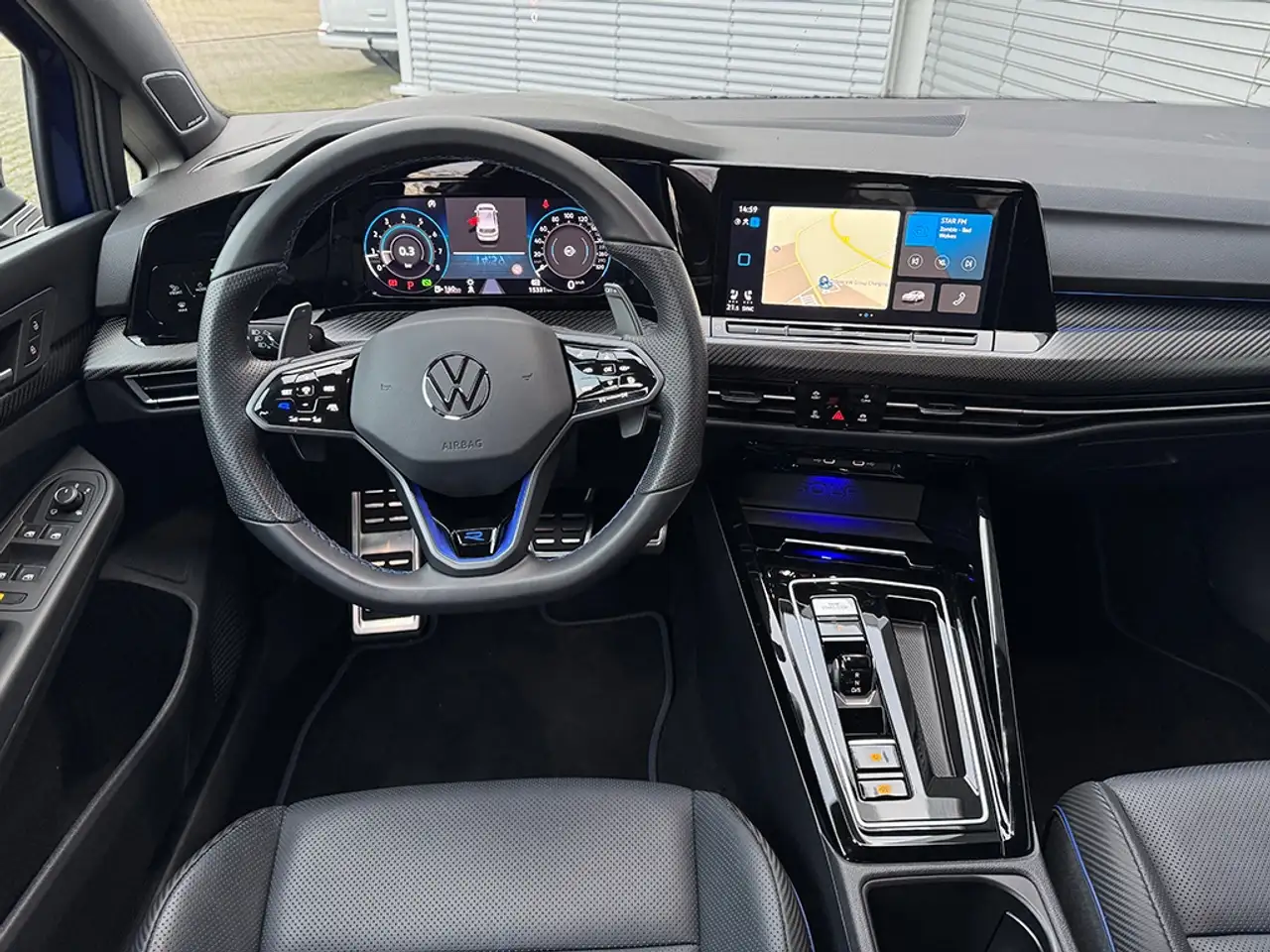 Volkswagen Golf VIII R 20 YEARS *MATRIX*H&K*HUD*LEDER* — Galerie du véhicule 12