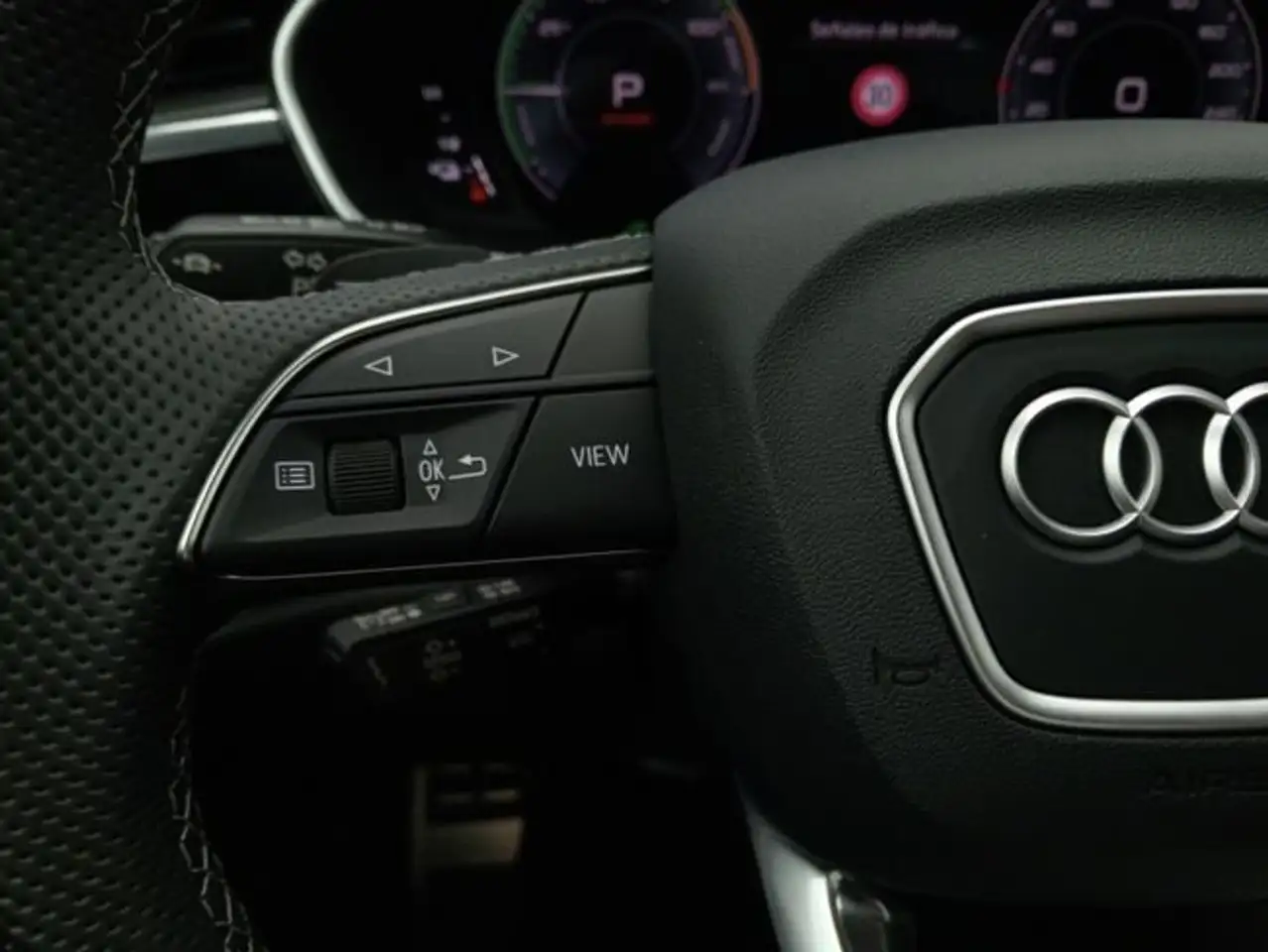 Audi Q3 45 TFSIe S line S-tronic — Vehicle gallery 17