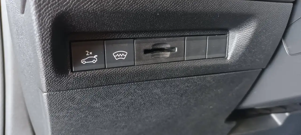 Peugeot 308 SW GT Pure Tech 130 ETA 8 aus 1. Hand, erst 22100 km !!! Scheckheft gepflegt, HU neu, 24 Monate Garantie — Galerie du véhicule 12