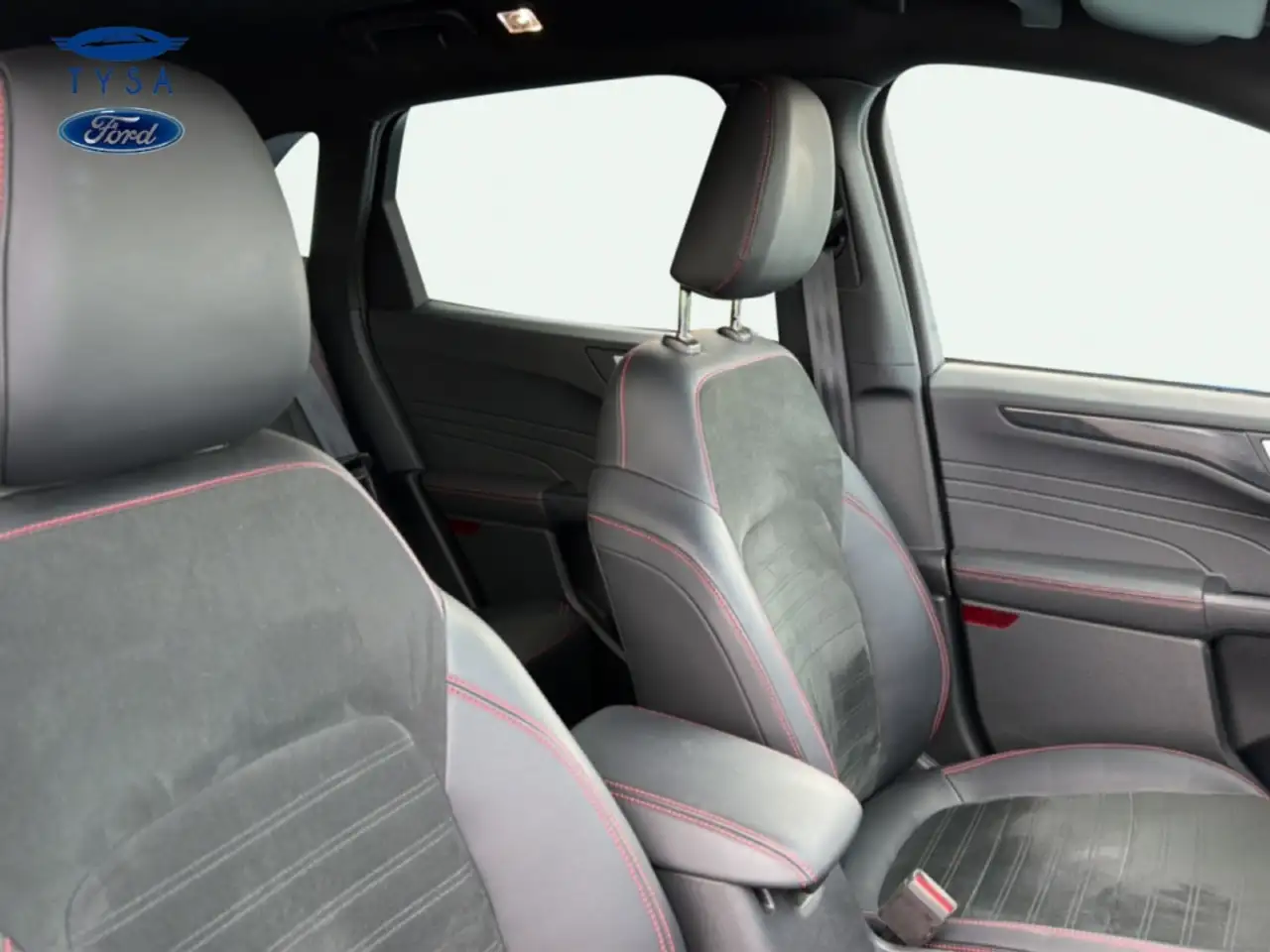 Ford Kuga 2.5 Duratec PHEV ST-Line X 4x2 — Galería del vehículo 8