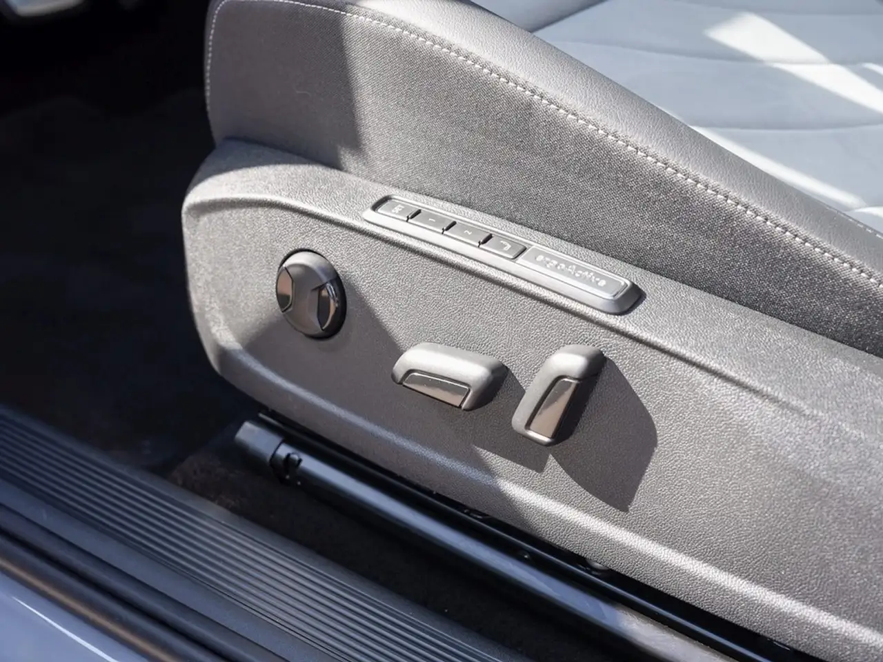 Volkswagen ID.3 Pro Kamera, Keyless, Ergo-Activ — معرض صور السيارة 19