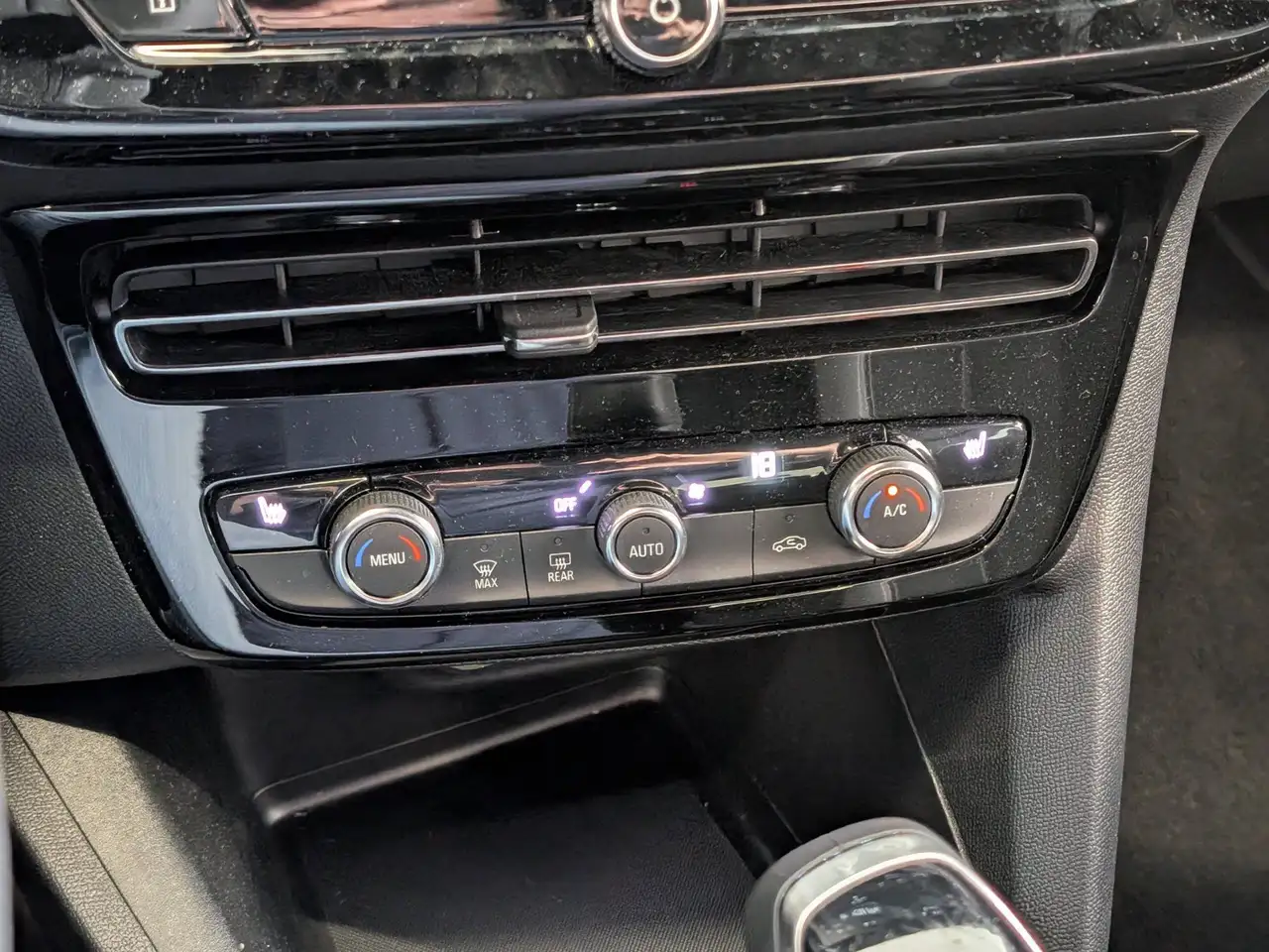Opel Mokka 1.2 Turbo GS AHK SHZ CarPlay Kamera — معرض صور السيارة 19