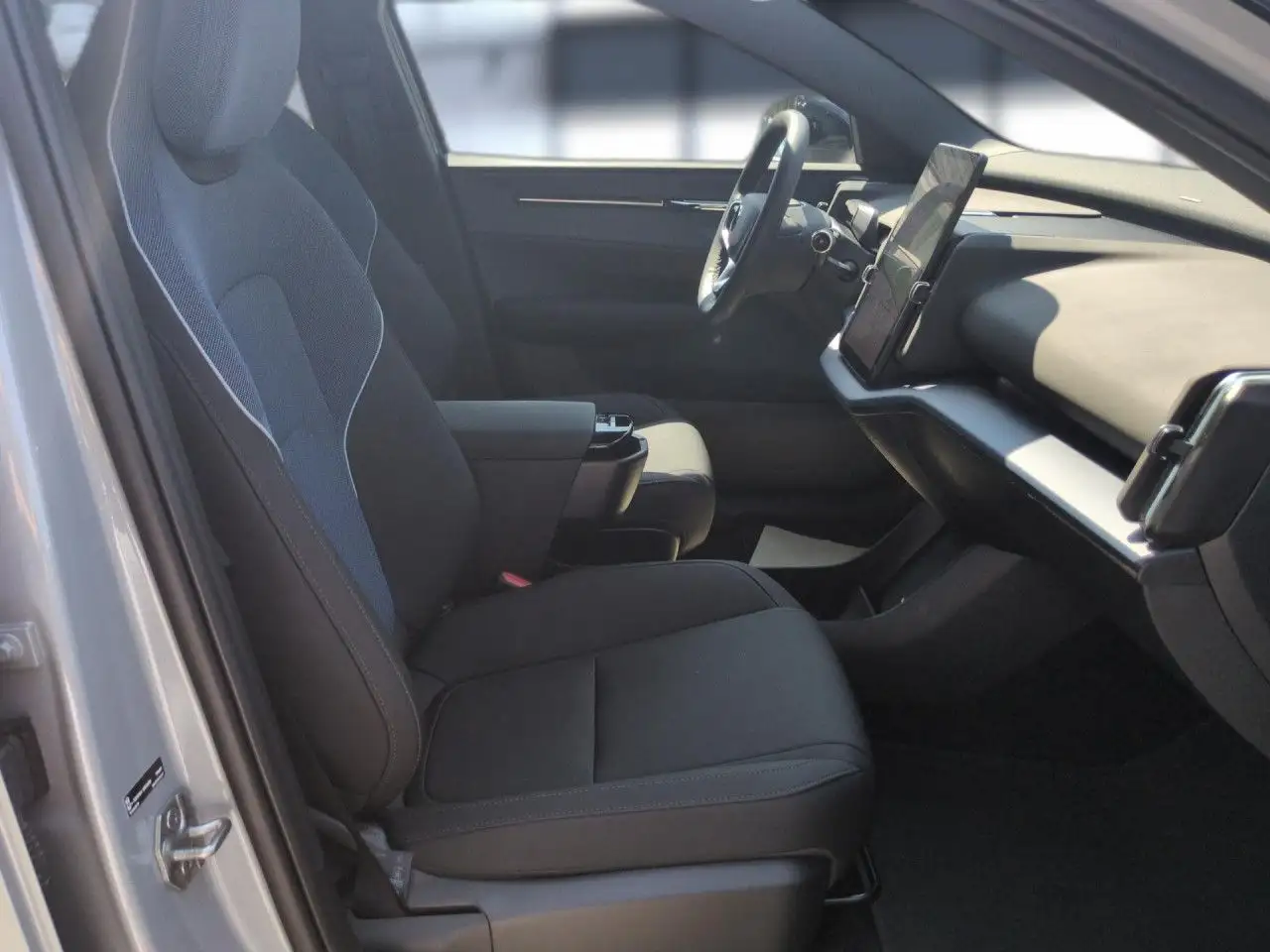 Volvo EX30 Plus Pure Electric 2WD Single Bluetooth Navi — معرض صور السيارة 19