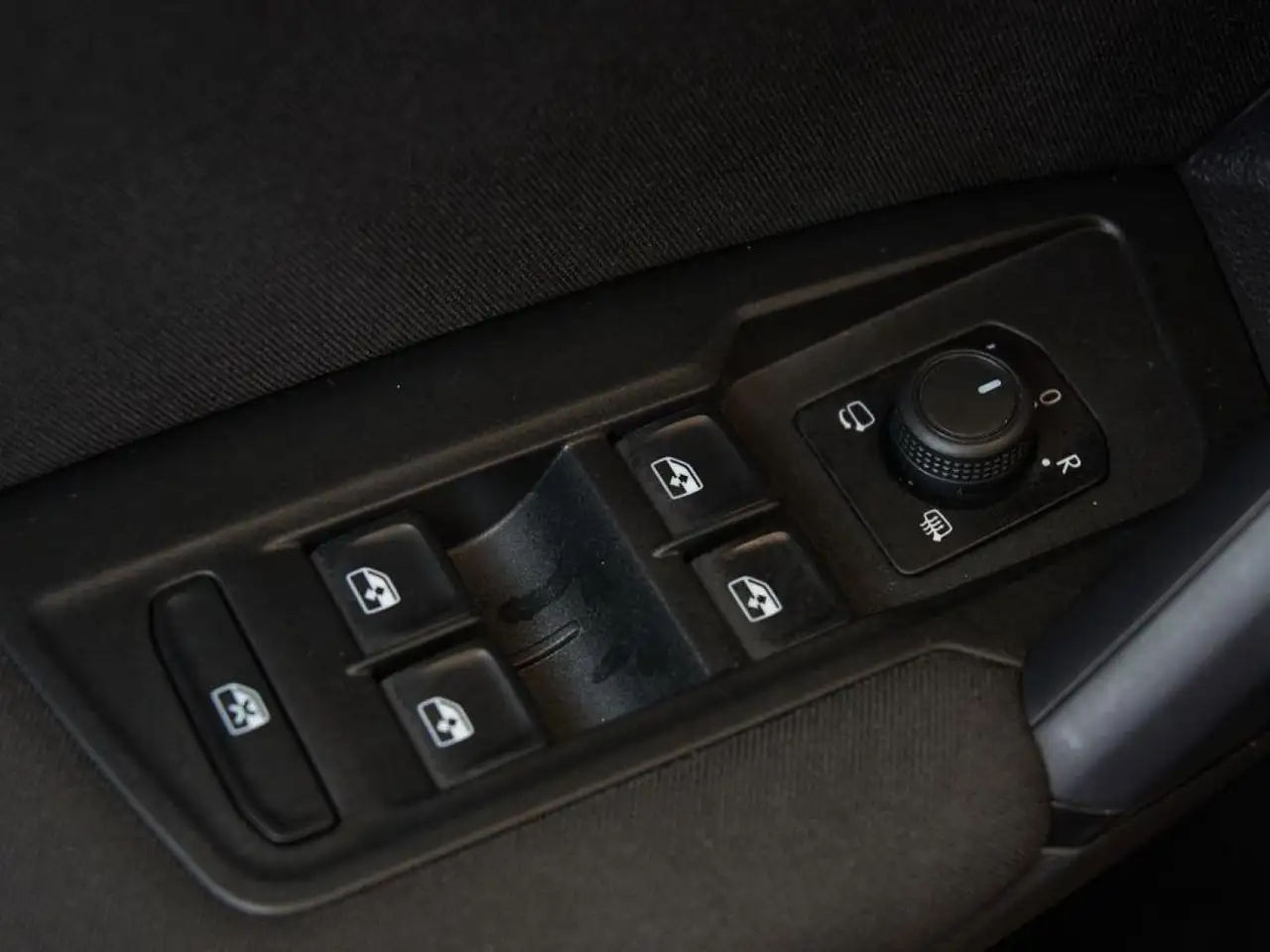 Volkswagen Tiguan 2.0TDI Life 110kW — Vehicle gallery 14