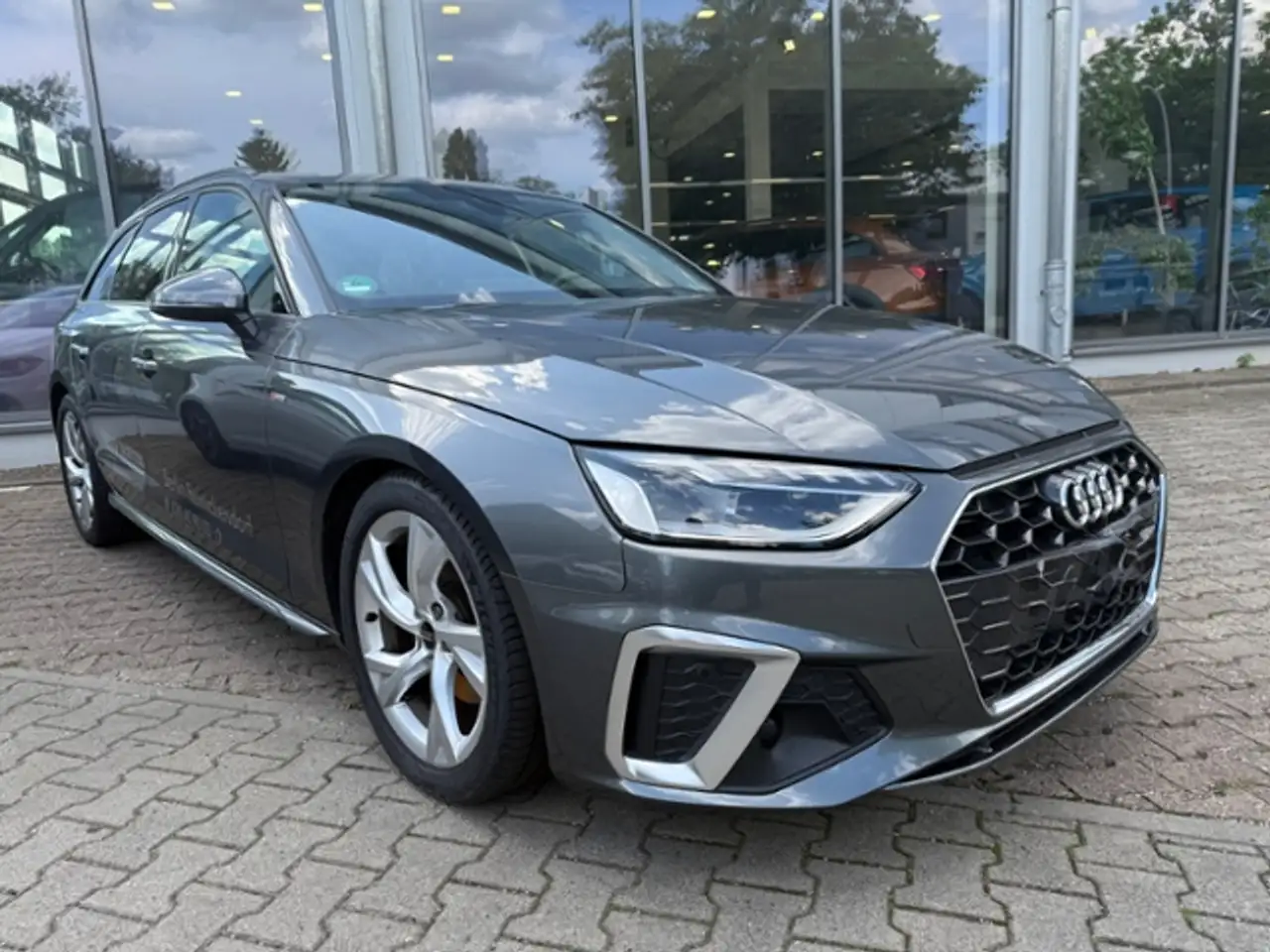 Audi A4 Avant S line TFSI S tronic Navi Business AHK — Galerie du véhicule 4