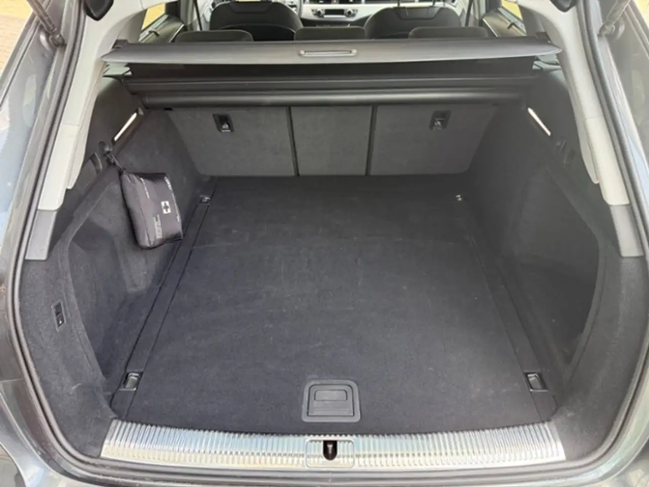 Audi A4 Avant S line TFSI S tronic Navi Business AHK — Galerie du véhicule 13