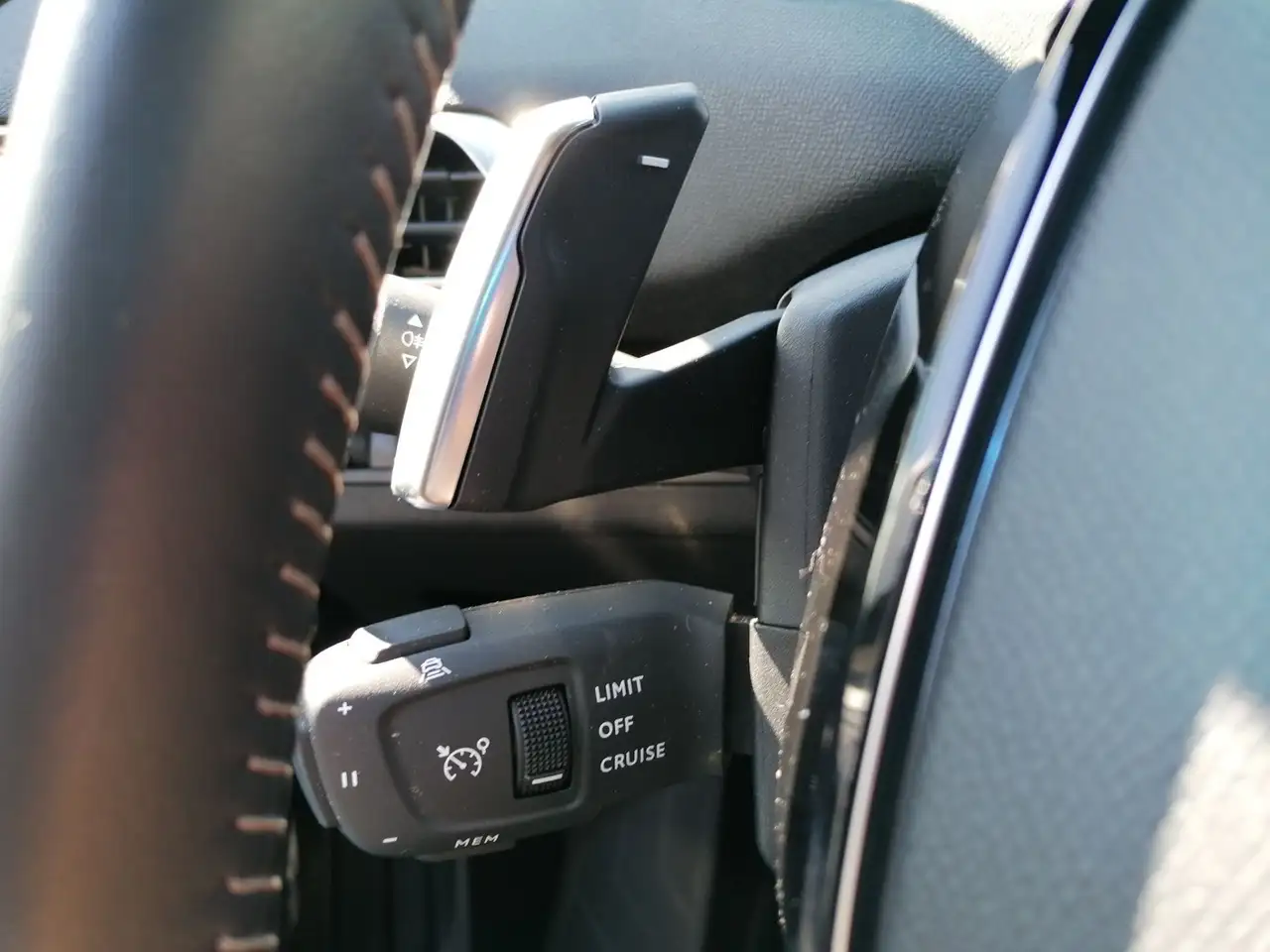 Peugeot 3008 1.2 136 e-DSC6 Allure Pack Navi PDC LED — معرض صور السيارة 16