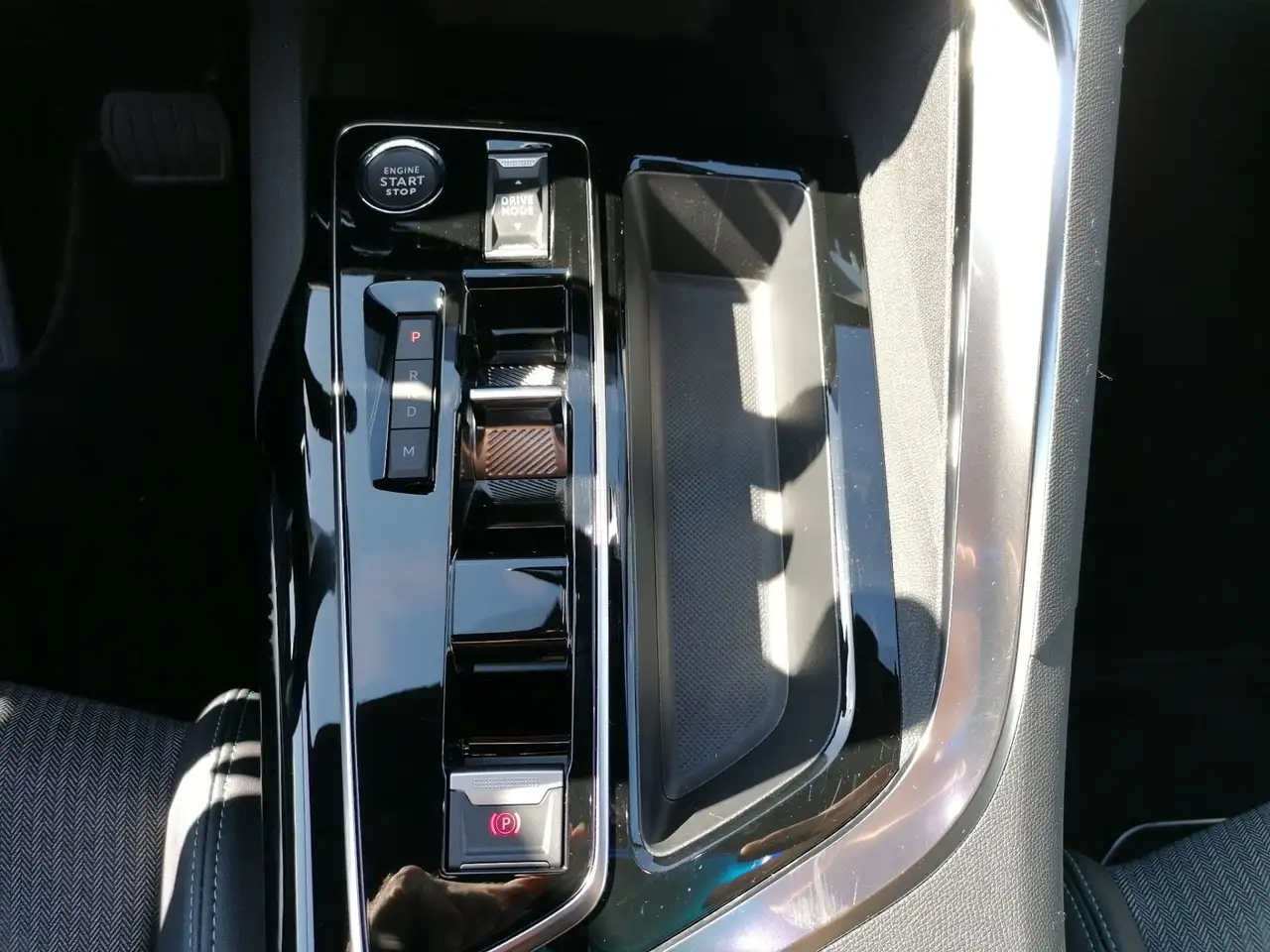 Peugeot 3008 1.2 136 e-DSC6 Allure Pack Navi PDC LED — معرض صور السيارة 15
