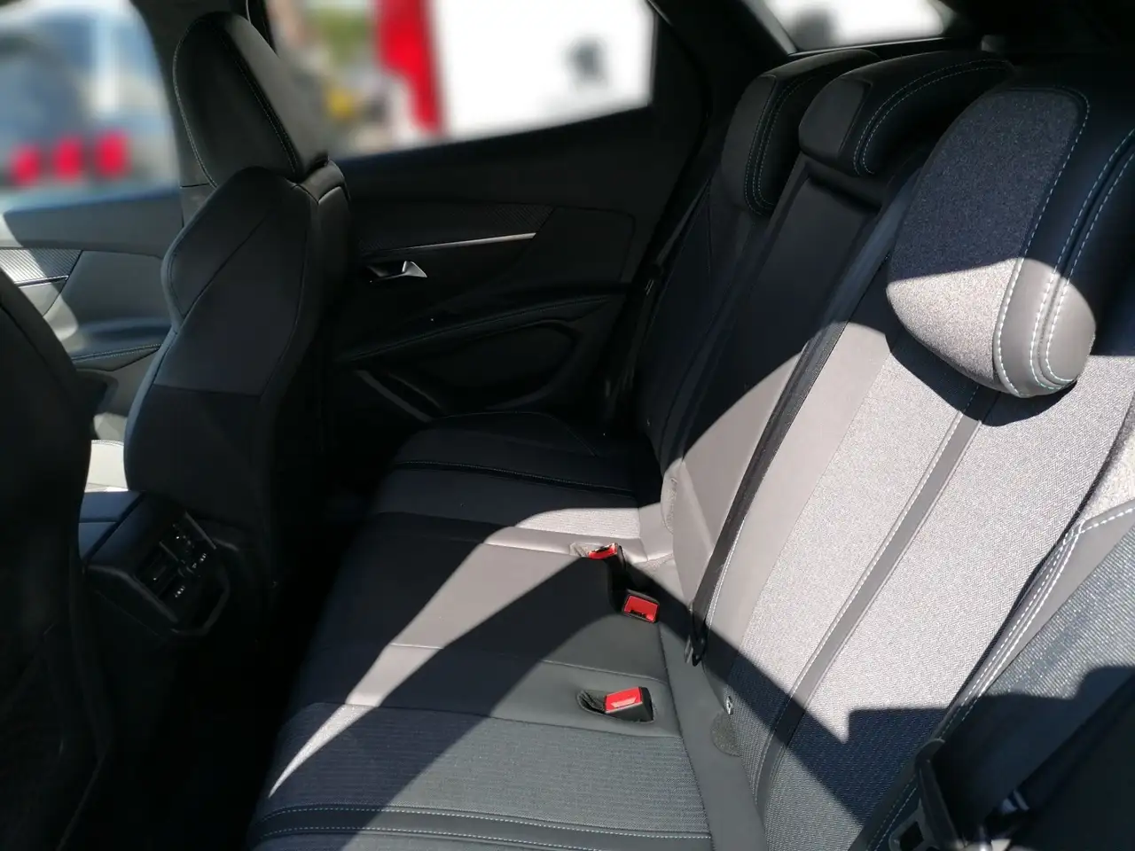 Peugeot 3008 1.2 136 e-DSC6 Allure Pack Navi PDC LED — معرض صور السيارة 7