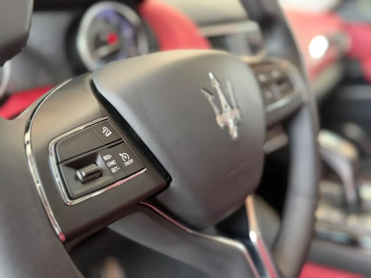 Maserati Levante GT Mild-Hybrid Soft Close Pano 21" — Vehicle gallery 21