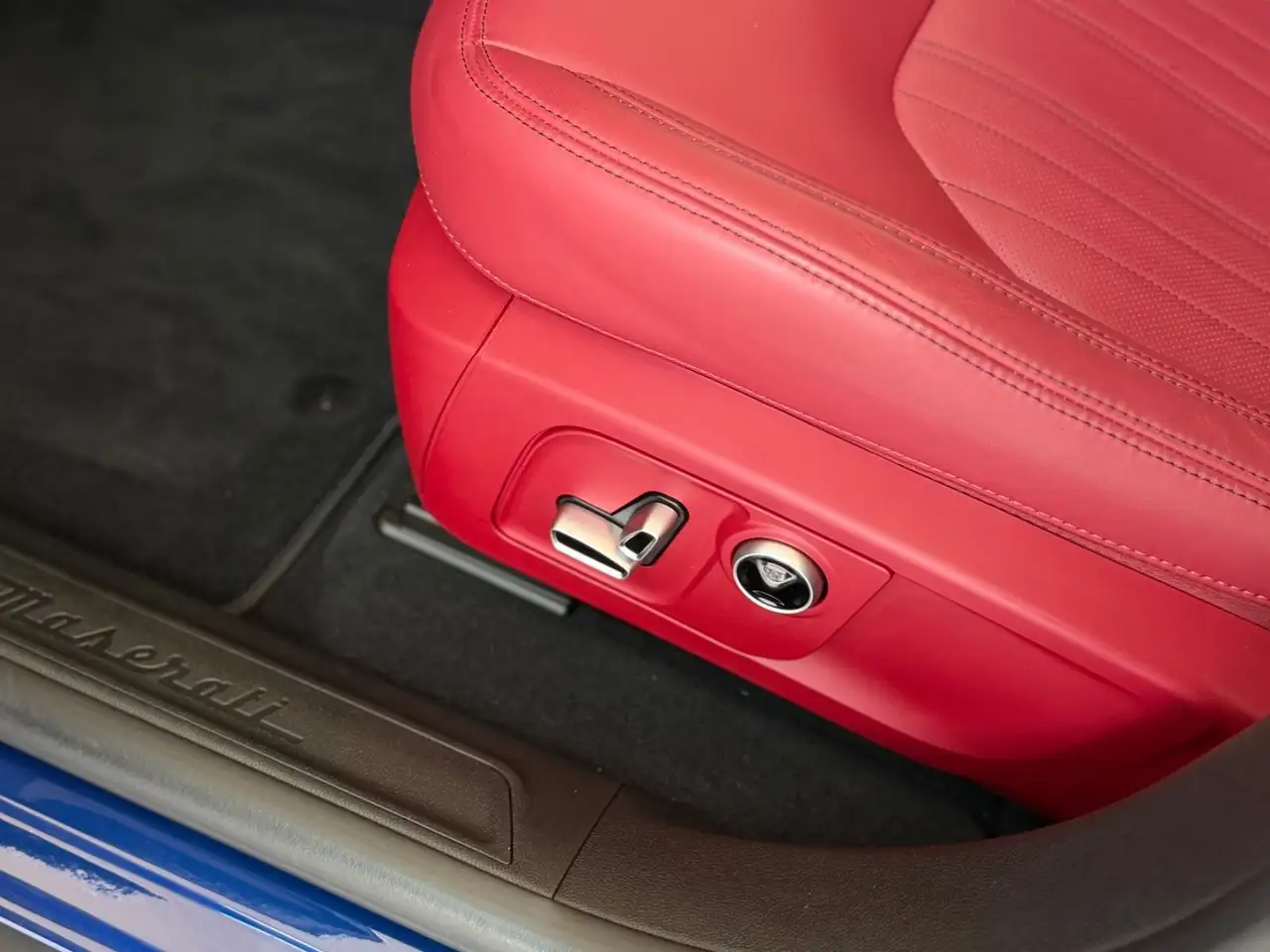 Maserati Levante GT Mild-Hybrid Soft Close Pano 21" — Vehicle gallery 17