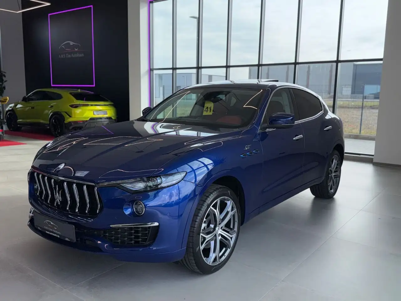 Maserati Levante GT Mild-Hybrid Soft Close Pano 21" — Vehicle gallery 3
