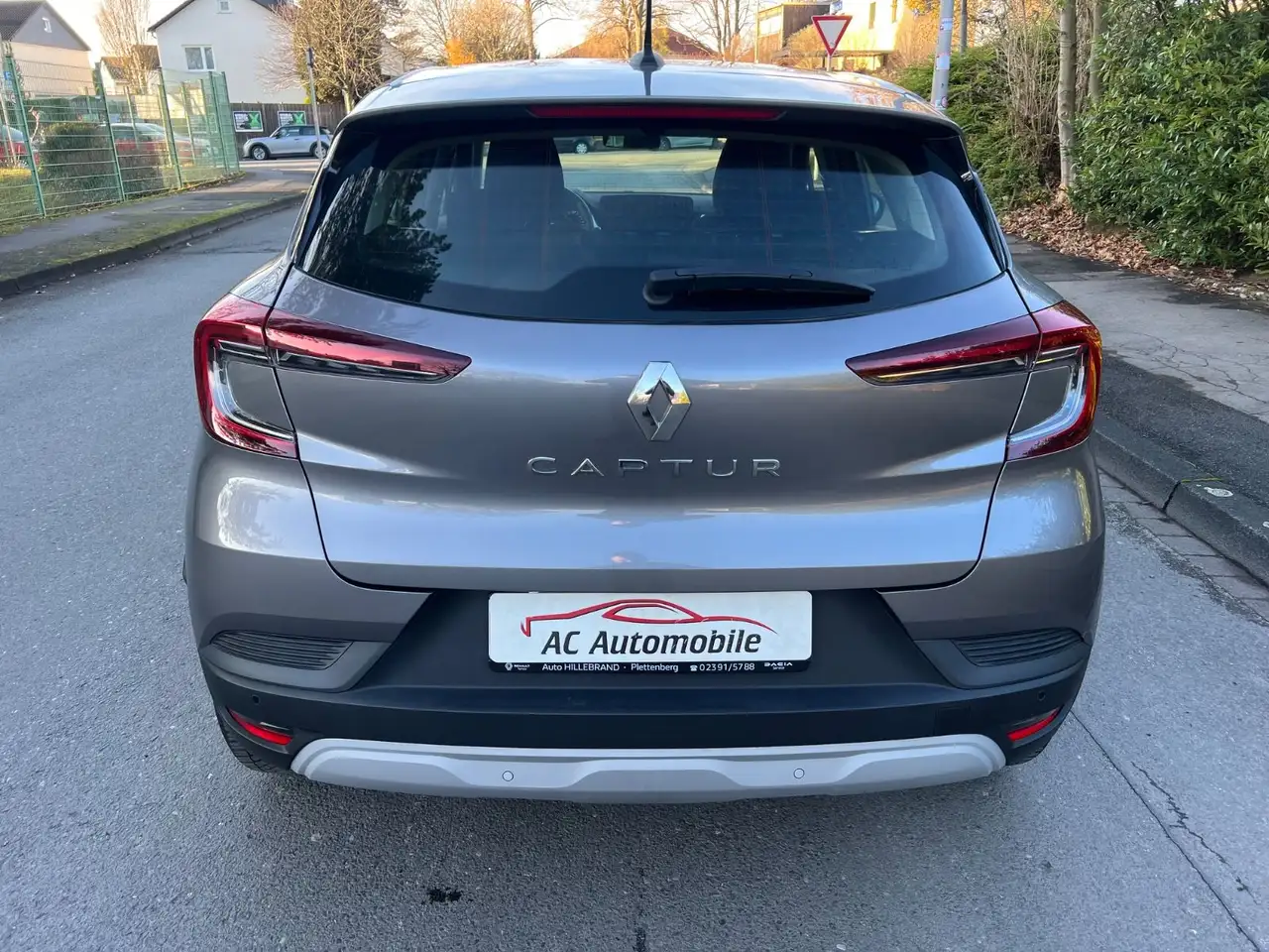 Renault Captur II Equilibre *LED*Navi*Allwetterreifen* — معرض صور السيارة 5