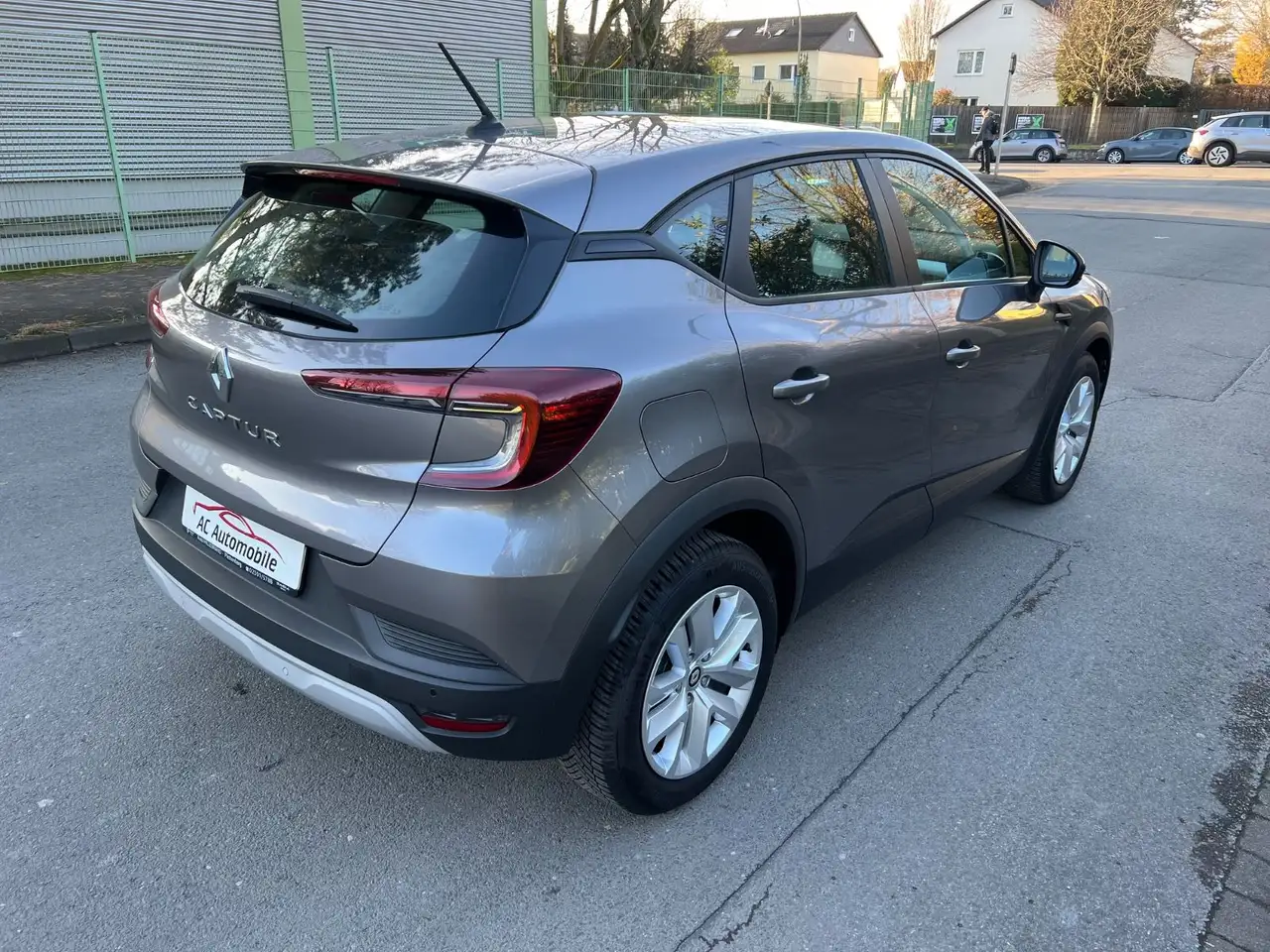 Renault Captur II Equilibre *LED*Navi*Allwetterreifen* — معرض صور السيارة 4