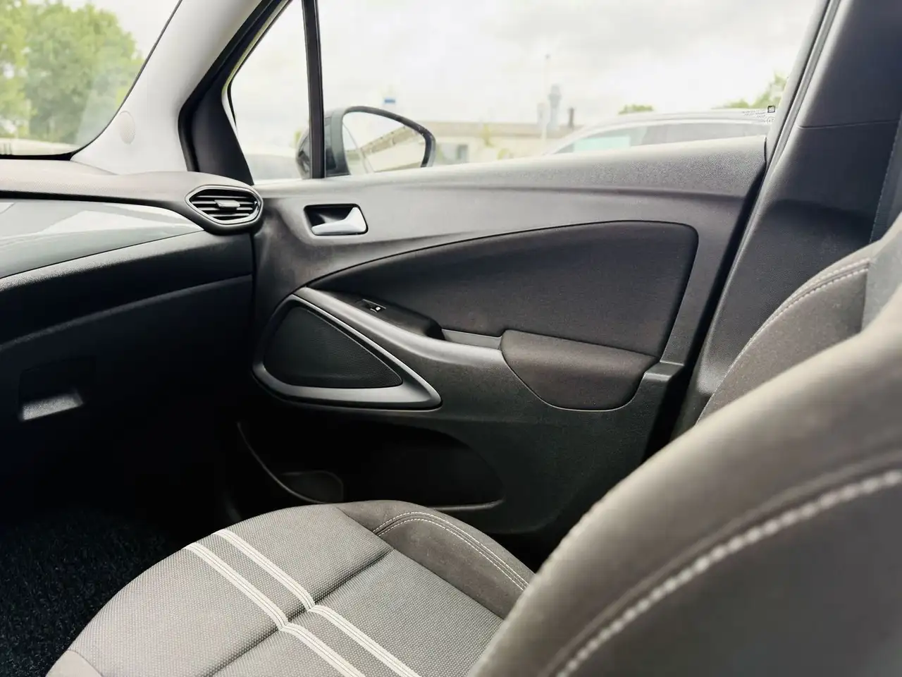 Opel Crossland X 1,2 T ELEG., Navi, Panod, LED, RFK, PTS, Tot, Spur — معرض صور السيارة 14