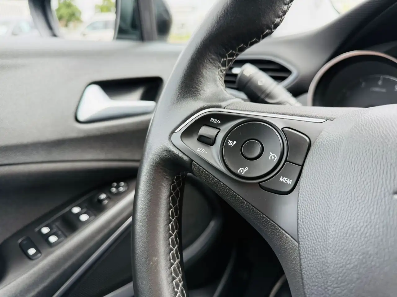 Opel Crossland X 1,2 T ELEG., Navi, Panod, LED, RFK, PTS, Tot, Spur — معرض صور السيارة 19