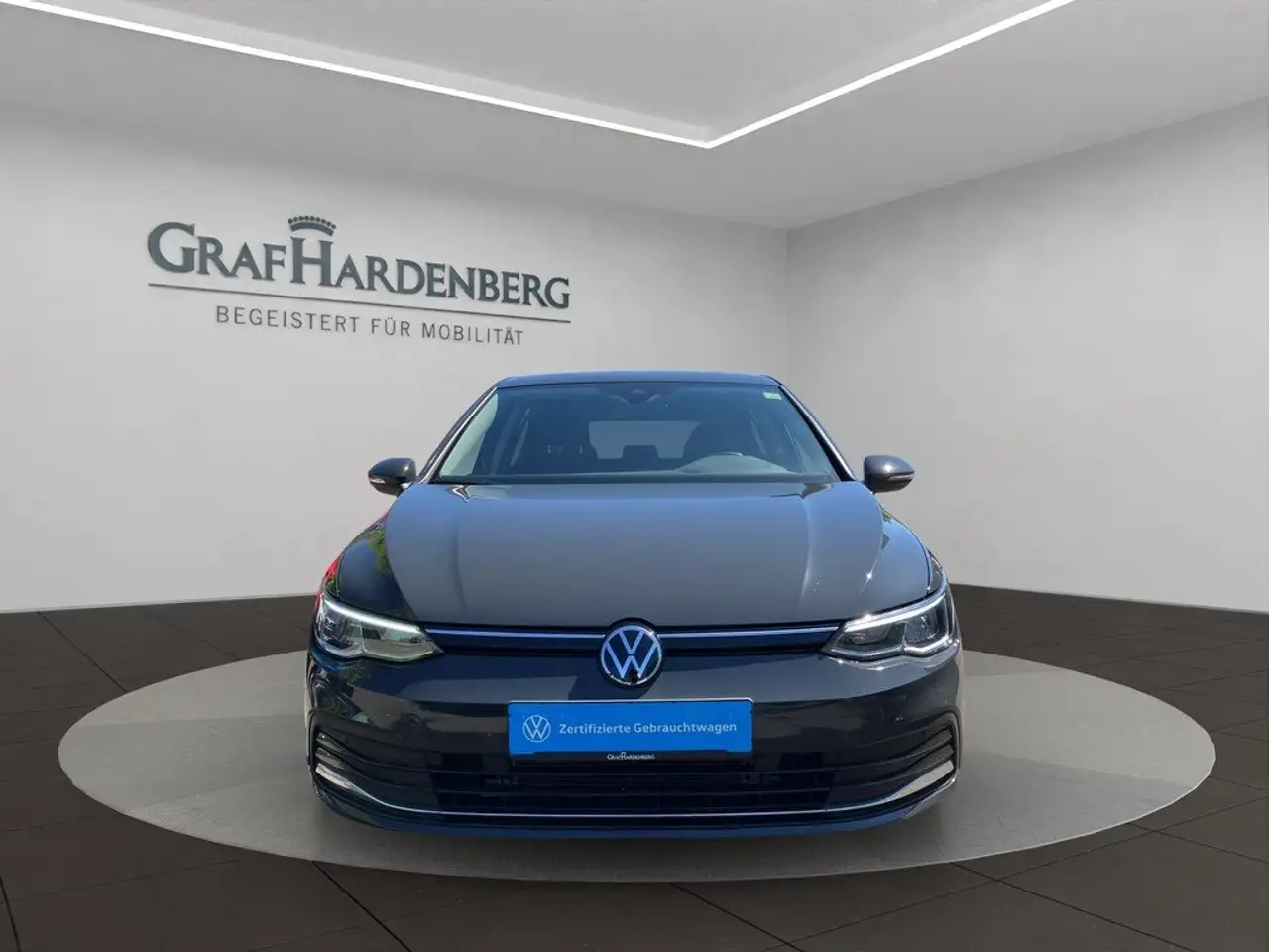 Volkswagen Golf VIII 1.0 TSI DSG Life Einparkhilfe vo+hi — معرض صور السيارة 7