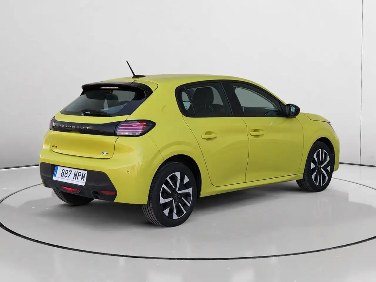 Peugeot 208 1.2 Puretech S&S Active 100 — Vehicle gallery 3