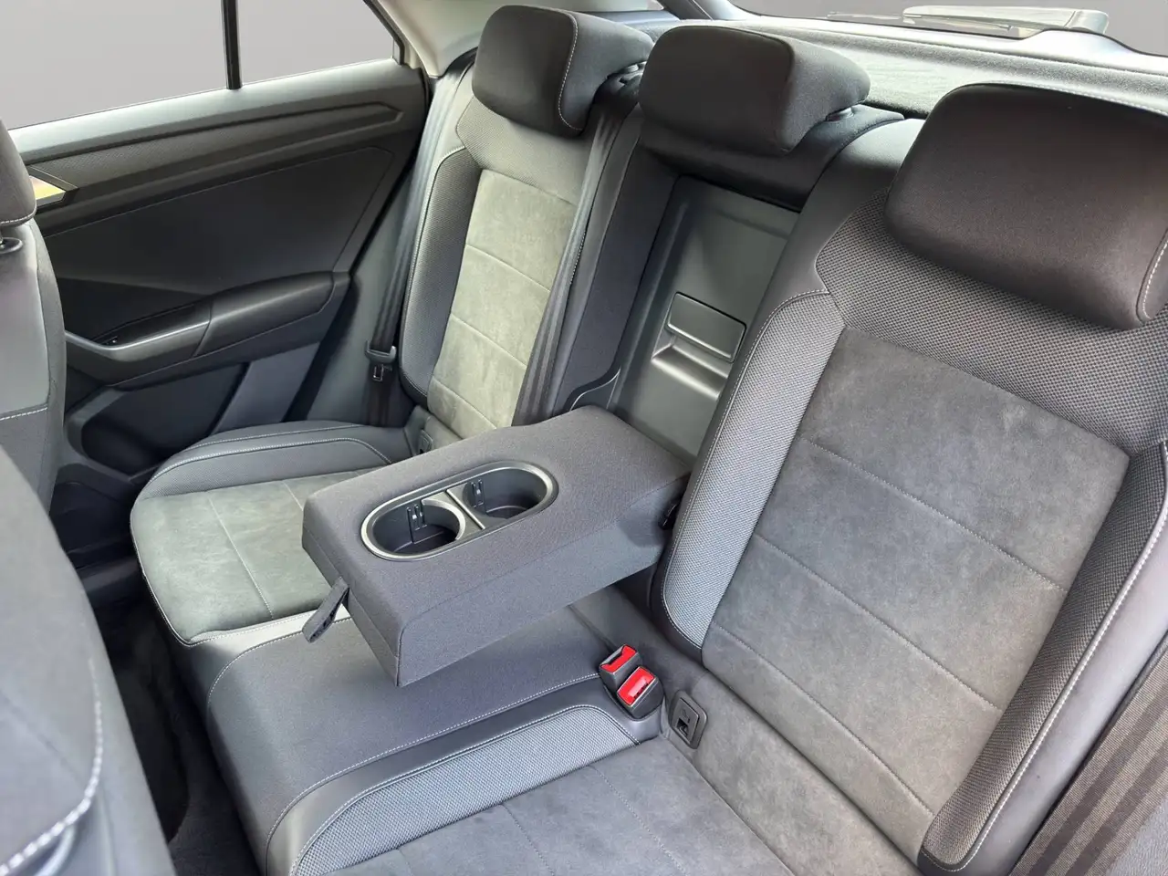 Volkswagen T-Roc 1,5 TSI DSG Style +Garantie+Matrix+KeyLess+ — معرض صور السيارة 13