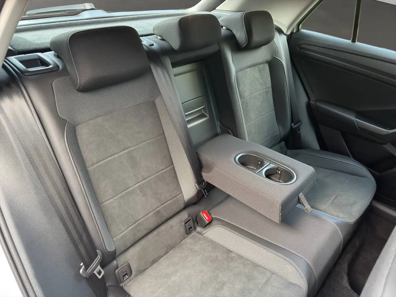 Volkswagen T-Roc 1,5 TSI DSG Style +Garantie+Matrix+KeyLess+ — معرض صور السيارة 18