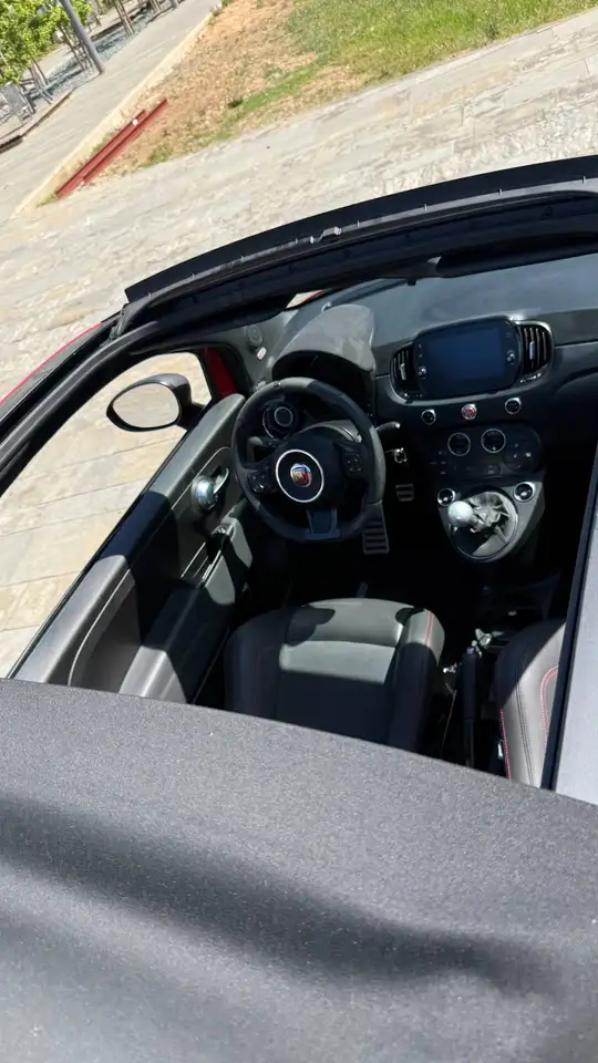 Abarth 695C Pack Competizione, Pack Tech, Pack Style — Vehicle gallery 11