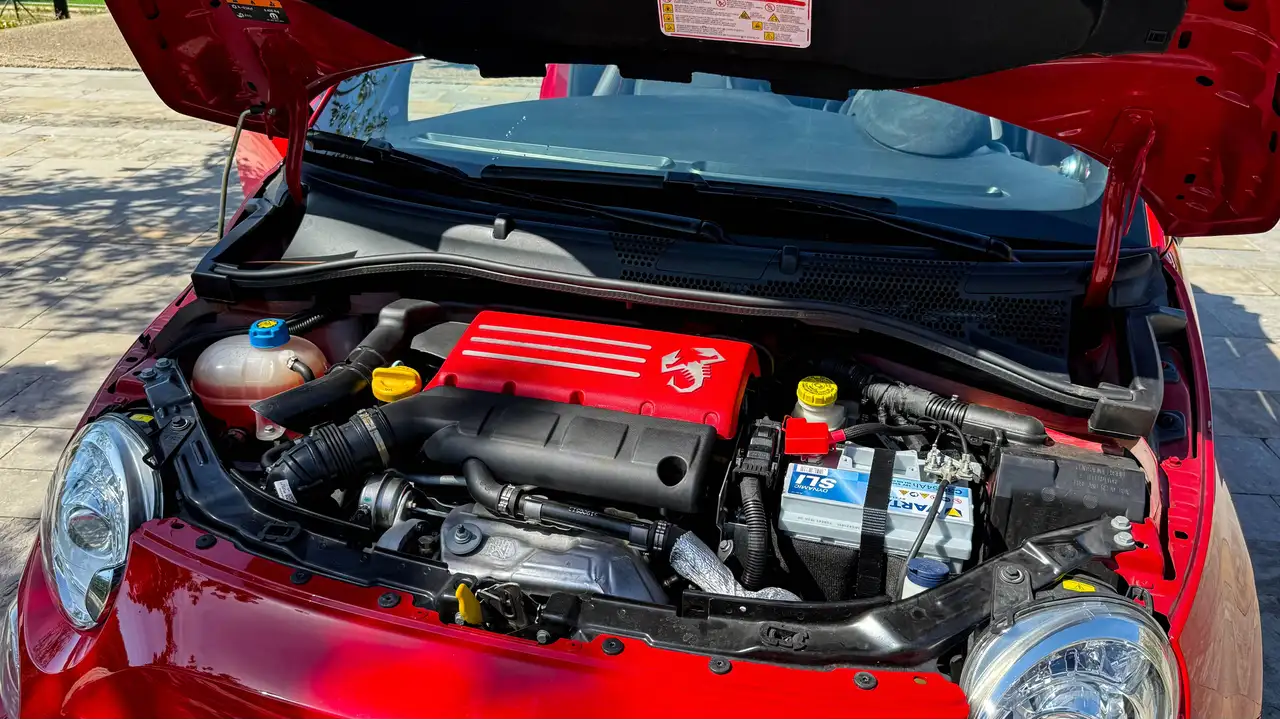 Abarth 695C Pack Competizione, Pack Tech, Pack Style — Vehicle gallery 16