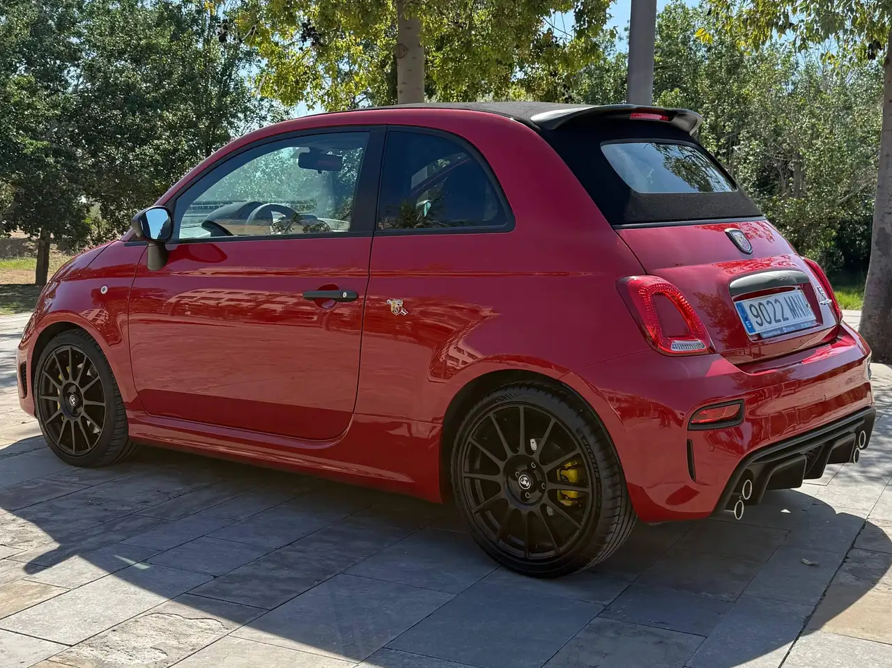 Abarth 695C Pack Competizione, Pack Tech, Pack Style — Vehicle gallery 3
