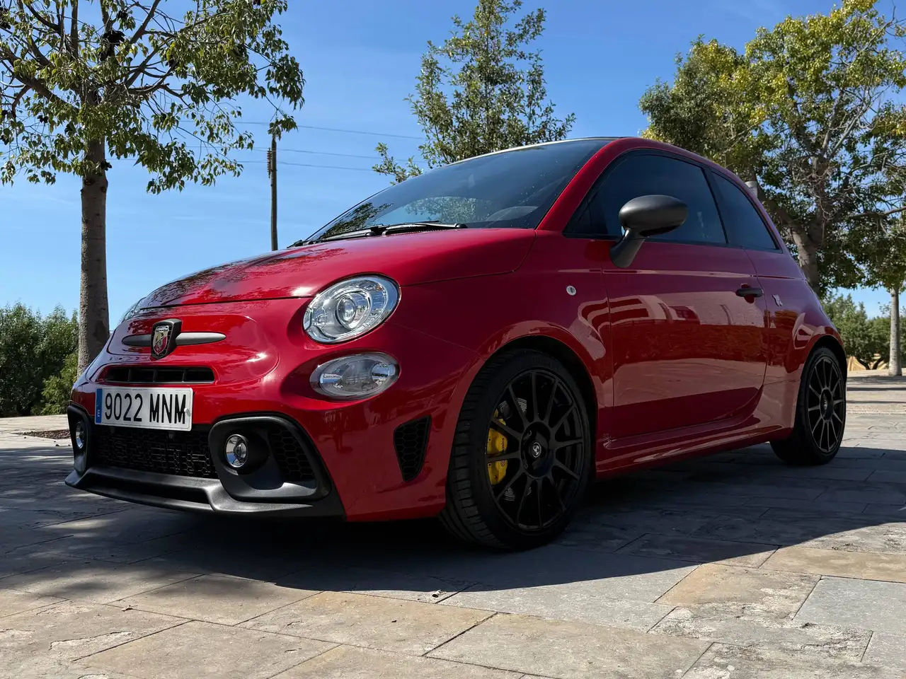 Abarth 695C Pack Competizione, Pack Tech, Pack Style — Vehicle gallery 2