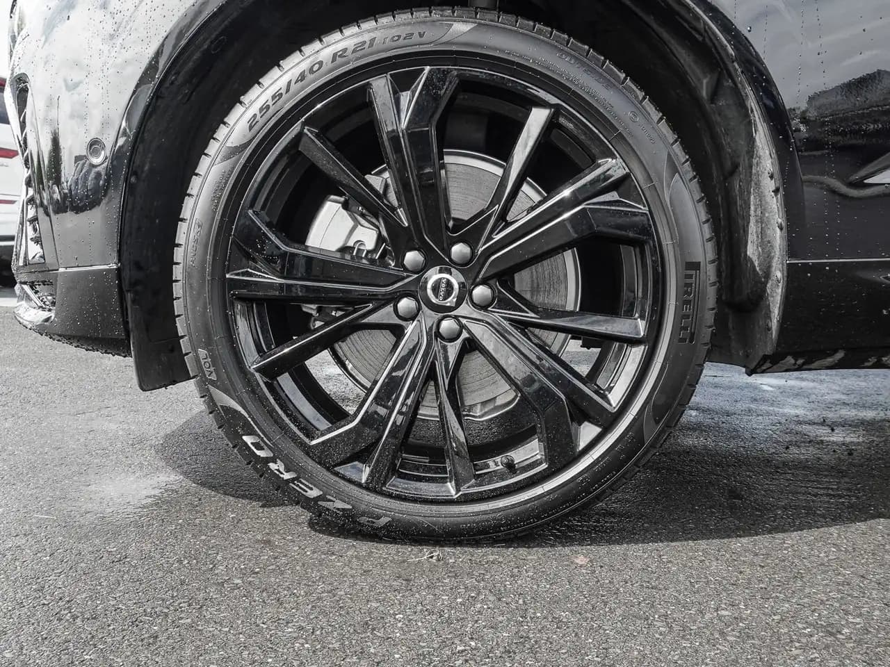 Volvo XC60 T8 AWD Black Edition Ultra Plug-in Hybrid — Galería del vehículo 7