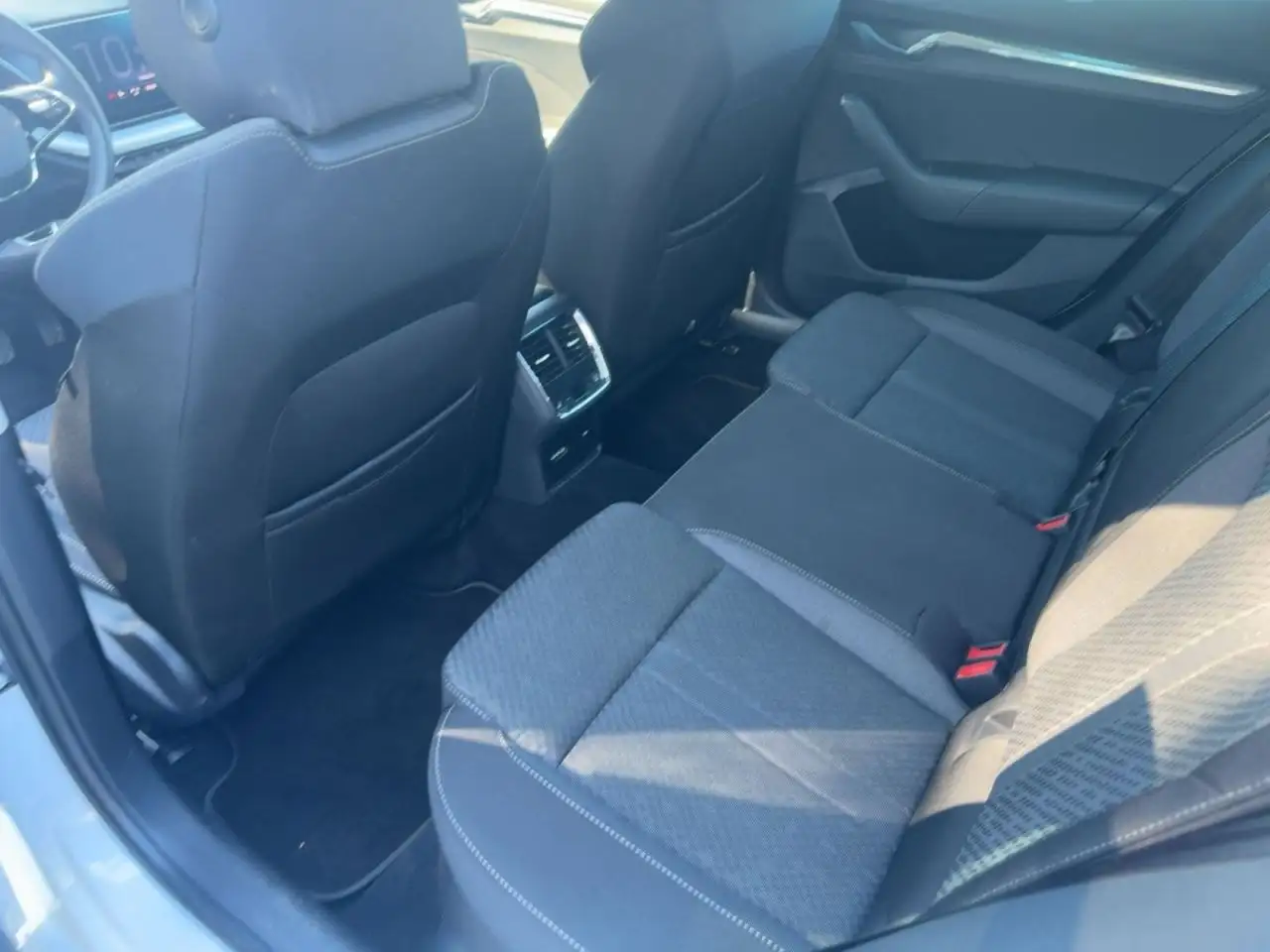 Skoda Octavia Combi 1.5 e-TEC — Galería del vehículo 10