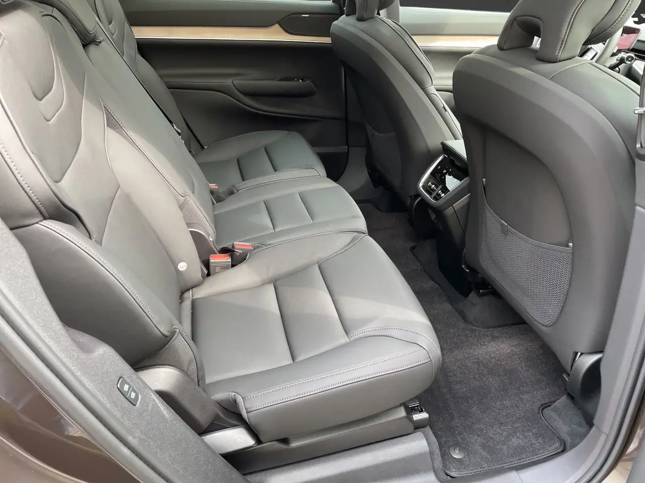 Volvo EX90 Twin Motor Performance AWD Ultra — معرض صور السيارة 17