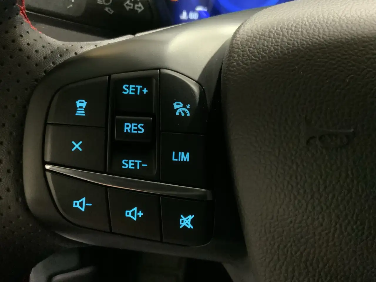 Ford Kuga ST-Line X*PANO*AHK*KAM*ACC*NAVI*SOUND-SYS. — Vehicle gallery 21