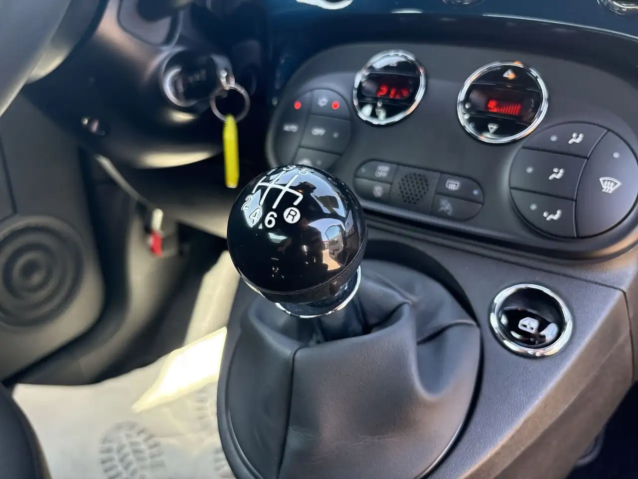 Fiat 500 1.0 Mild Hybrid Hatchback Navi+KlimaA+LM+PDC — Vehicle gallery 17