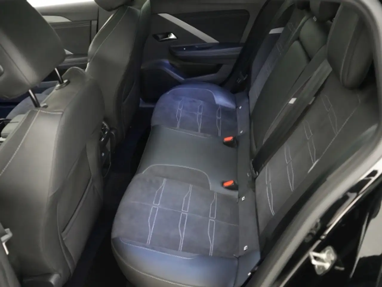 Opel Astra L ST ULTIMATE AT+AHK+NAVI+360 GRAD KAMERA+SCHIEBED — Galería del vehículo 11