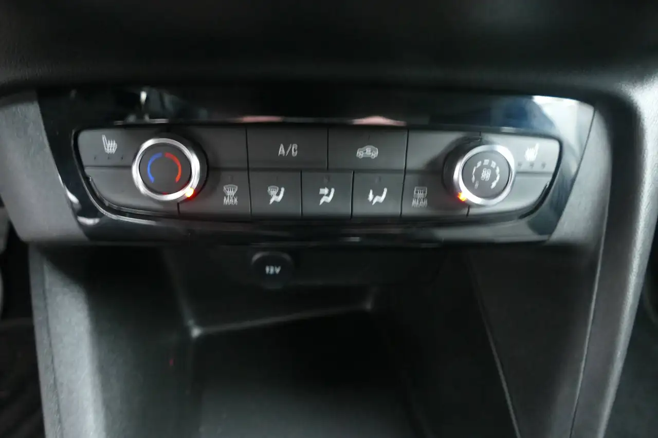 Opel Corsa 1.2 F Facelift Klima Lenkradheizung Einparkhilfe — معرض صور السيارة 32