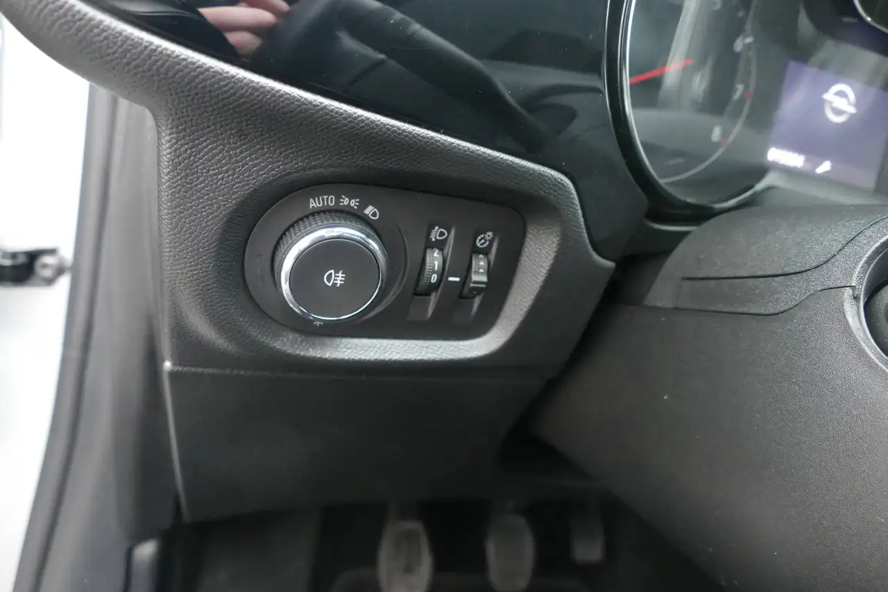 Opel Corsa 1.2 F Facelift Klima Lenkradheizung Einparkhilfe — معرض صور السيارة 19