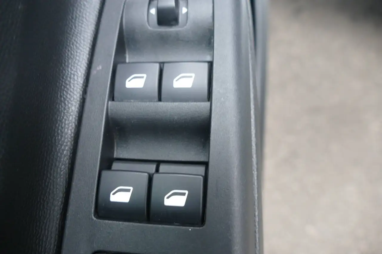 Opel Corsa 1.2 F Facelift Klima Lenkradheizung Einparkhilfe — معرض صور السيارة 16