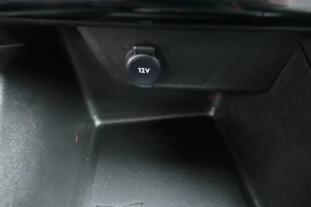 Opel Corsa 1.2 F Facelift Klima Lenkradheizung Einparkhilfe — معرض صور السيارة 35