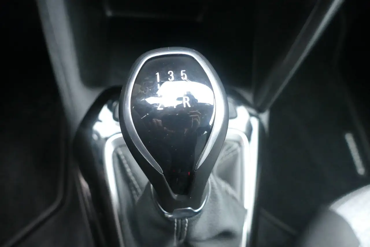 Opel Corsa 1.2 F Facelift Klima Lenkradheizung Einparkhilfe — معرض صور السيارة 39