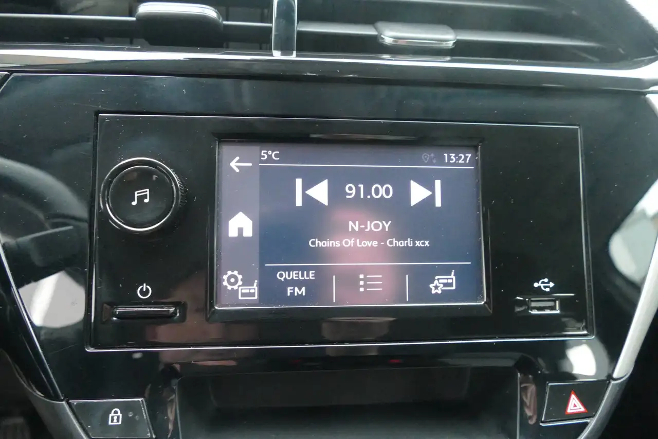 Opel Corsa 1.2 F Facelift Klima Lenkradheizung Einparkhilfe — معرض صور السيارة 23