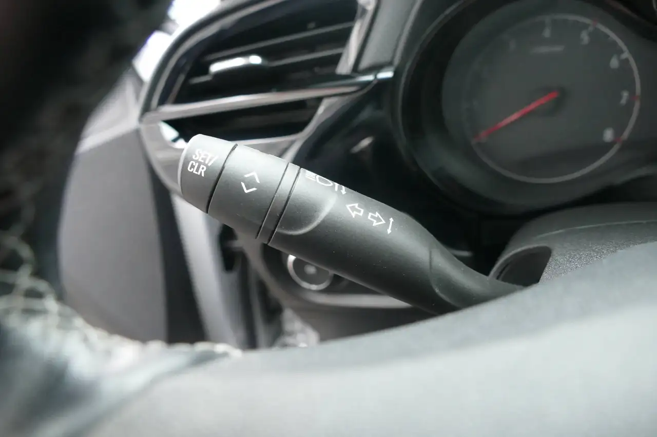 Opel Corsa 1.2 F Facelift Klima Lenkradheizung Einparkhilfe — معرض صور السيارة 20