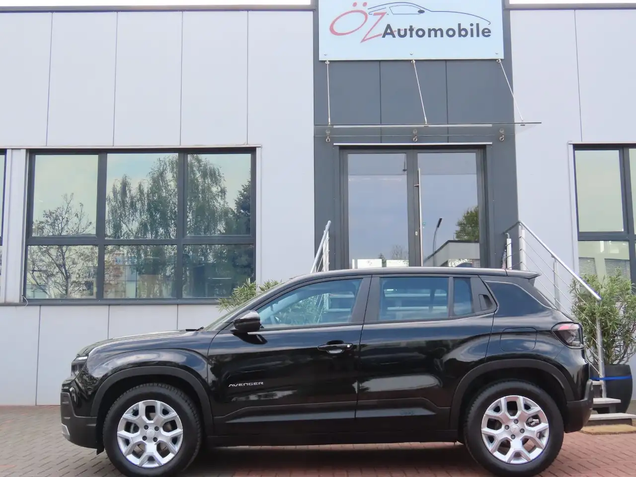 Jeep Avenger 1.2 GSE T3 GDI Klimaauto. CarPlay PDC — معرض صور السيارة 13