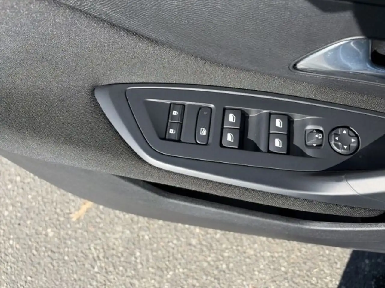 Peugeot 308 SW PureTech 130 EAT8 Active Pack — Vehicle gallery 16